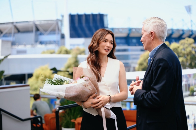 澳網(影)／詹詠然在澳網舉行歷史性引退儀式！傳奇球星張德培親自獻上祝福