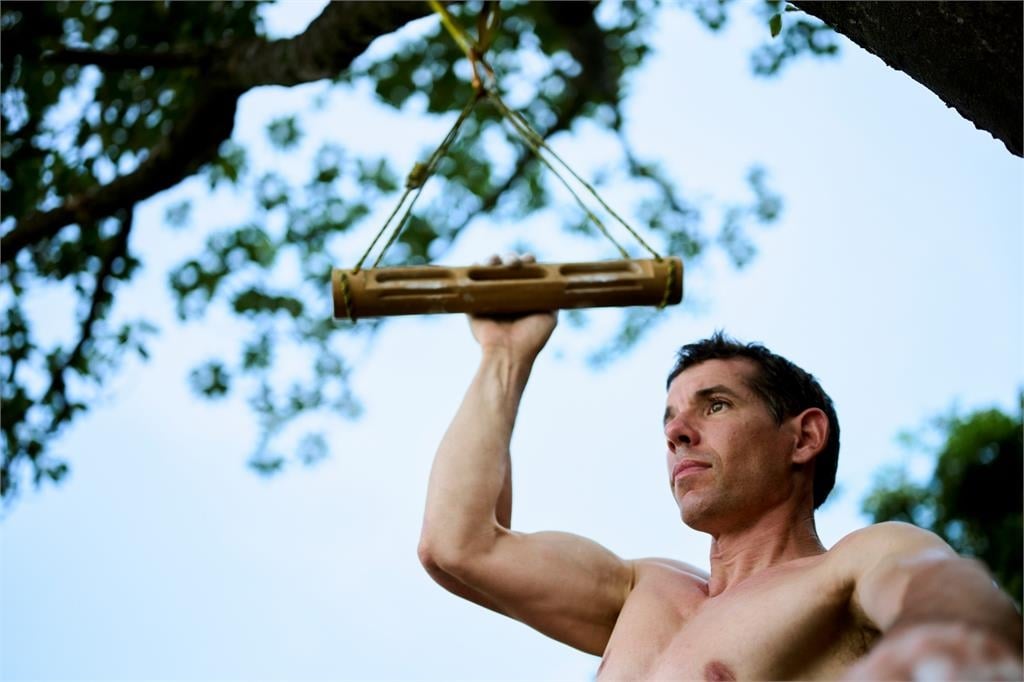 「攀岩大神」艾力克斯徒手爬101遇雨延期！專家揭難度：施力多1.3倍