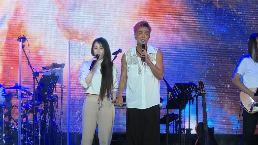 林俊逸出道35週年開唱　溫嵐驚喜現身合唱經典歌曲