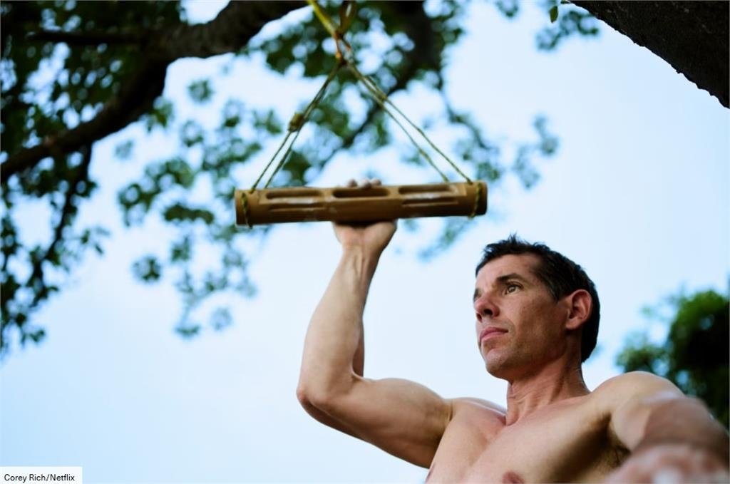 綜合(影)／508公尺高空挑戰再等一天！世界攀岩王赤手獨攀台北101延到周日