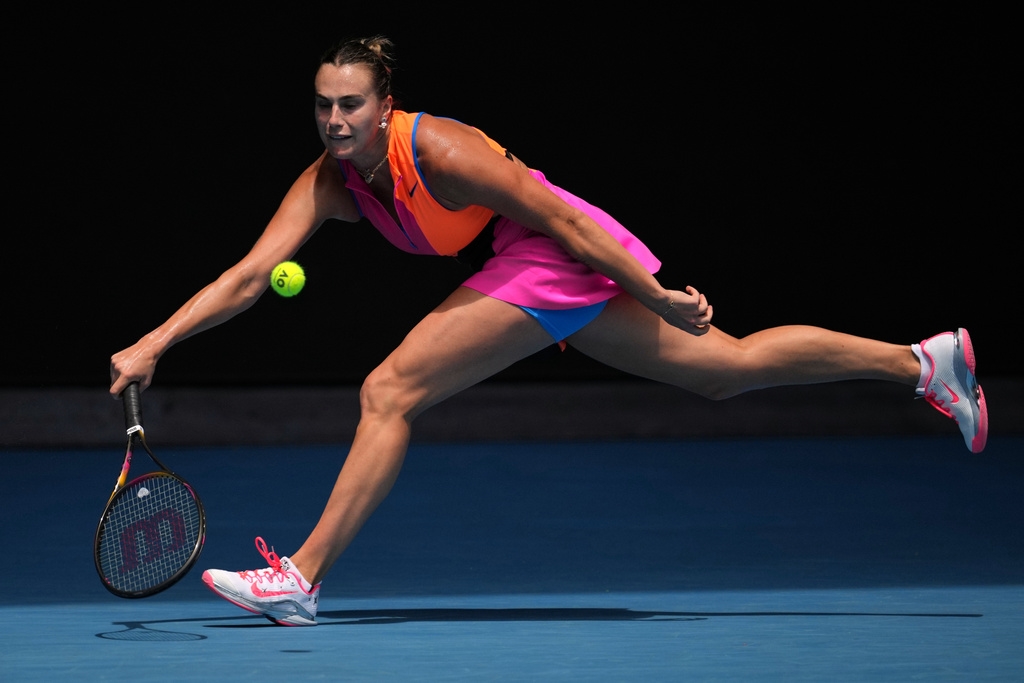 澳網(影)／19歲少女嚇了球后一大跳！莎芭蓮卡連續20場搶7不敗挺進女單8強