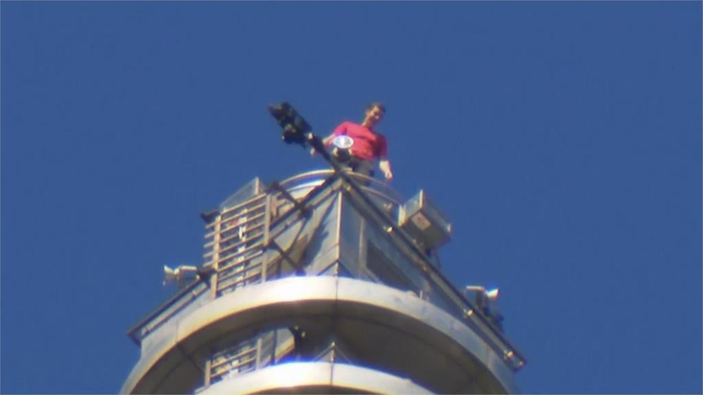 霍諾德成功攀爬101!賈永婕「1心機舉動」被全球直播放送:世界看見台灣