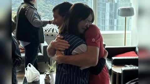 賈永婕緊抱霍諾德畫面曝光　認了「壓力山大」高喊：我要退休