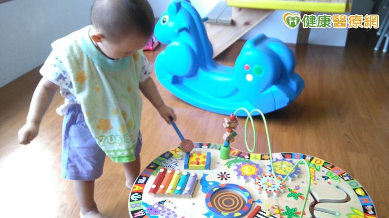 孩子不愛玩玩具？專家曝可能是發展遲緩警訊