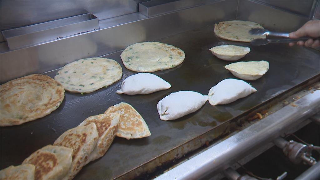 日本台式早餐店內「播這媒體」遭炎上！店家回應了：歡迎你來戰