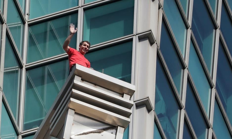 朝聖霍諾德壯舉她「蹲101窗台拍照」遭公審　道歉曝始末「1原因網送暖」