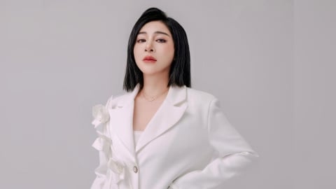 王彩樺嗨唱比基尼急速滑落！重憶「單手扶胸」畫面超尷尬：差點要拜天公