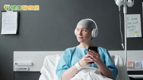 聽泰勒絲能治失智？高醫研發40Hz自然音樂可減大腦類澱粉蛋白 