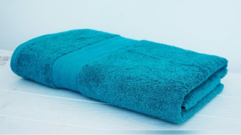 長大才發現超不衛生！她曝家裡「共用浴巾20年」　一票人看傻：我家也這樣