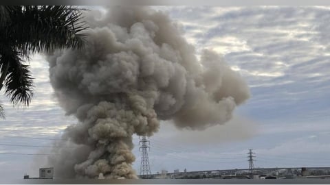 宜蘭冬山汽修廠突竄大火！濃煙竄天　警消急派6分隊灌救