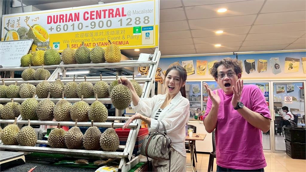 柯叔元、白家綺現身檳城掀暴動！《阿松與阿暖》海外首宣傳 粉絲驚見新造型直呼：超帥