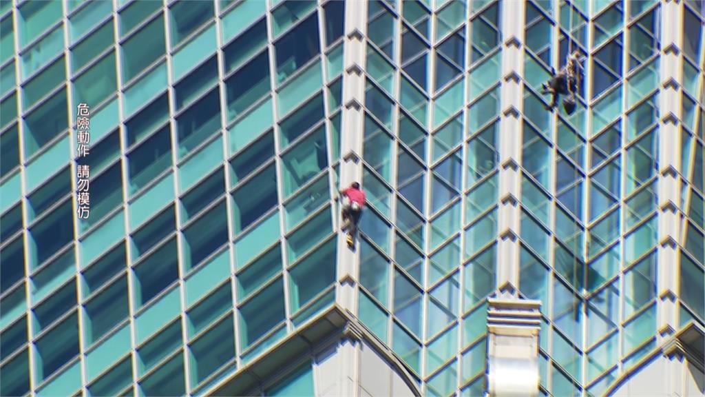 賈董再發文揭延期內幕 霍諾德「瞄鳳梨照」遭瘋傳