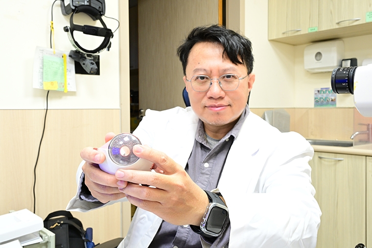 長時間滑短影音 青少年恐近視加深、成年人患假性老花