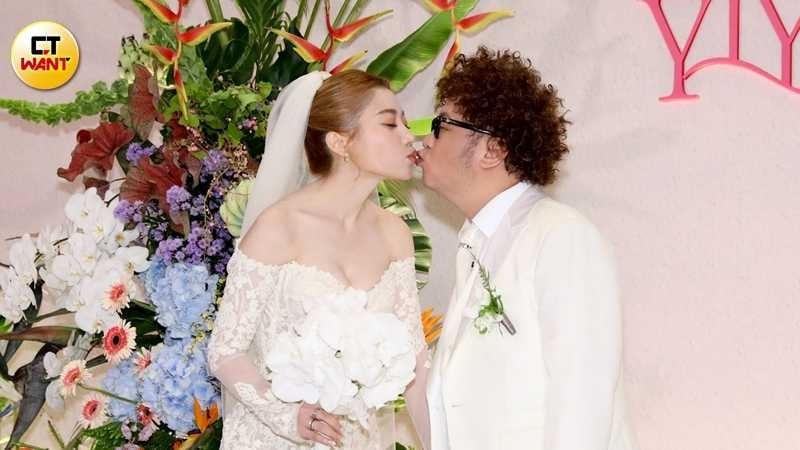 納豆與小12歲的妻子依依於2024年底登記結婚、隔年5月補辦婚宴。（圖／侯世駿攝）