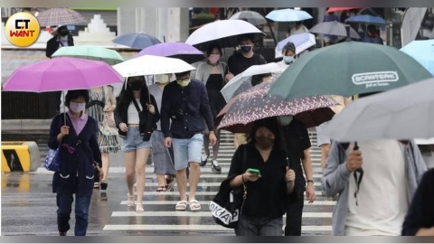 濕冷到週三！今晚起冷空氣南下「雨區擴大」　低溫10度時間點出爐