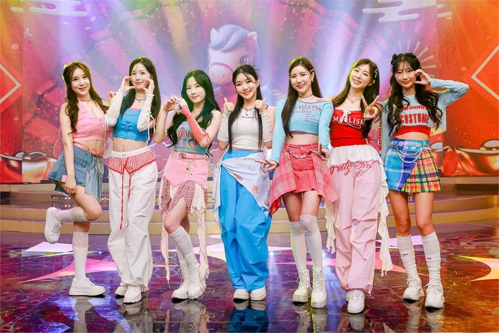 韓國啦啦隊女神天花板除夕夜限定組團《民視第一發發發》！南珉貞領軍不可能的卡司
