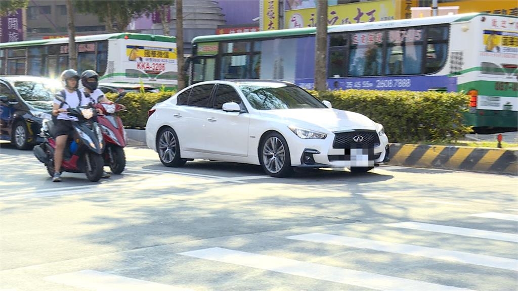 好多機車族都違規!停等紅燈若做「這3大NG舉動」最慘恐被罰13200元