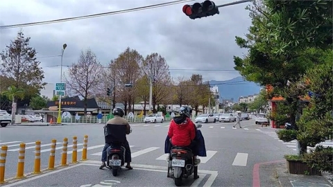 好多機車族都違規！停等紅燈若做「這3大NG舉動」最慘恐被罰13200元