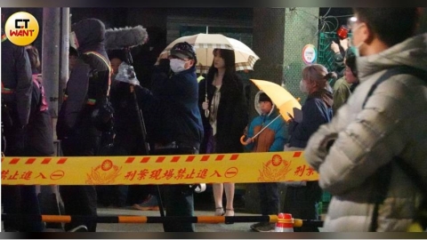 日劇拍攝中1/柯佳嬿拍日劇!雨中「尋女」急瘋 對路人暴氣:不要拍了!