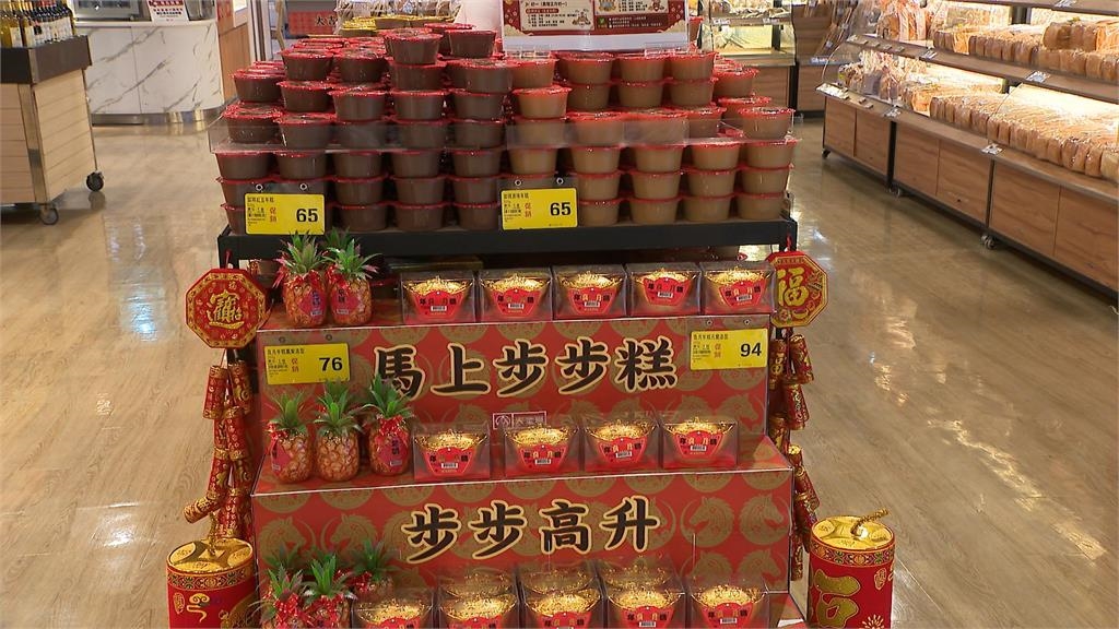年節將近! 賣場現辦年貨人潮 零食.乾果禮盒買氣好
