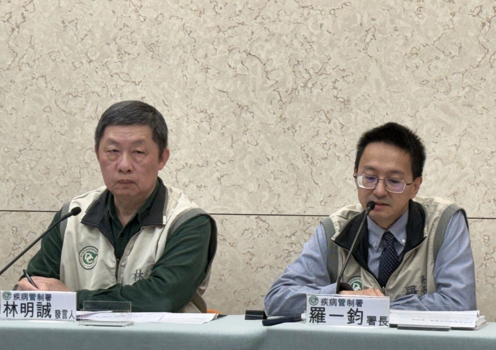 羅一鈞出面喊「立百病毒R0值低」難流行 2實驗性藥物可望有效 14