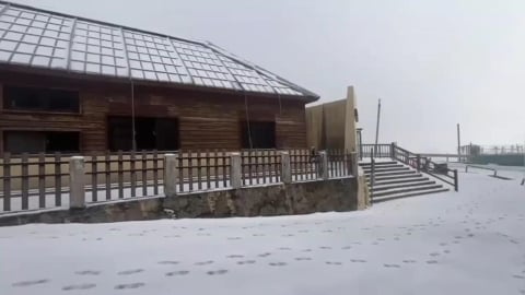 下雪了！水氣充足溫度低　合歡山降雪約1.5公分