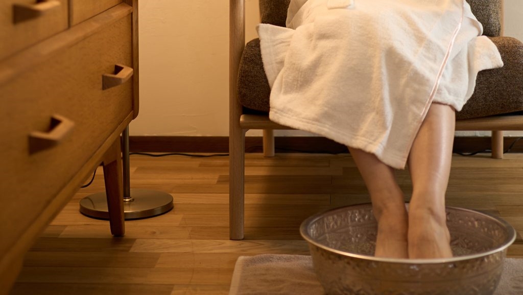 大寒養生必看！中醫師與芳療師分享「睡前暖足」的放鬆建議