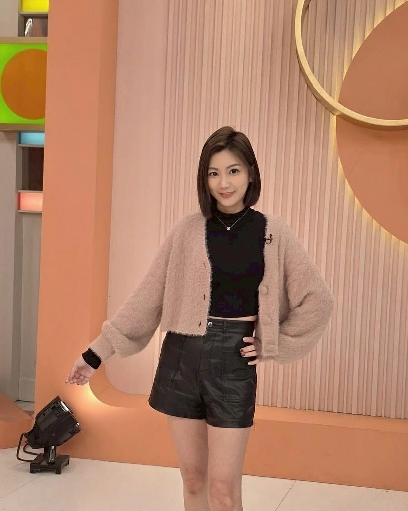 (影)/黃靖倫直播帶貨賣東西 自己買的比粉絲還多?