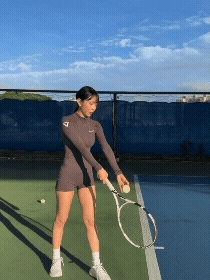 網球場「緊身衣辣妹」竟是梓梓！一轉身「炸出大蜜桃」S曲線全看光