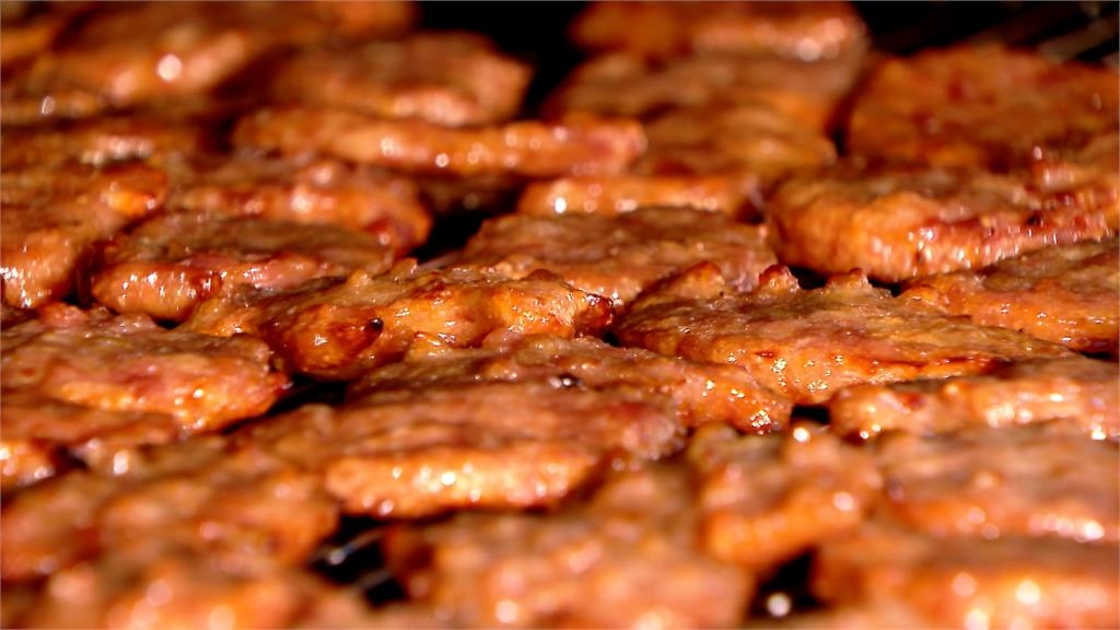 30年肉乾店「元寶造型」超特別　過年增派人手趕工