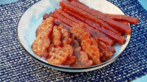 30年肉乾店「元寶造型」超特別 過年增派人手趕工