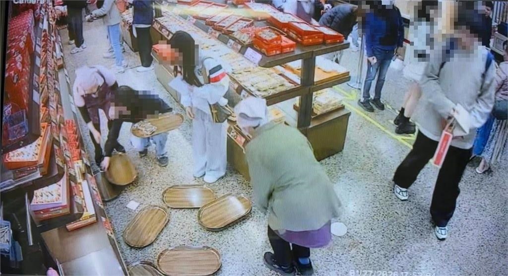 遭奧客「天殘腳」踹飛木盤!佳德鳳梨酥小編還原過招 武俠小說寫法全網看跪