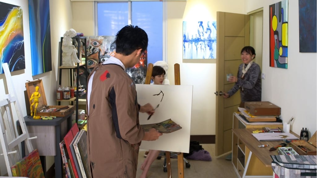 《豆腐媽媽》李運慶畫室密會王晴！親指導她「脫衣擺拍」羞認：想起純情往事