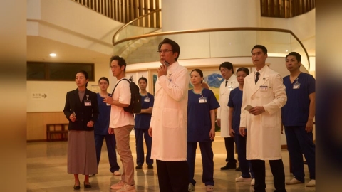 還原10年前八仙塵爆！《院長爸爸》戴立忍重披白袍 坐鎮急診室對「他」好心疼