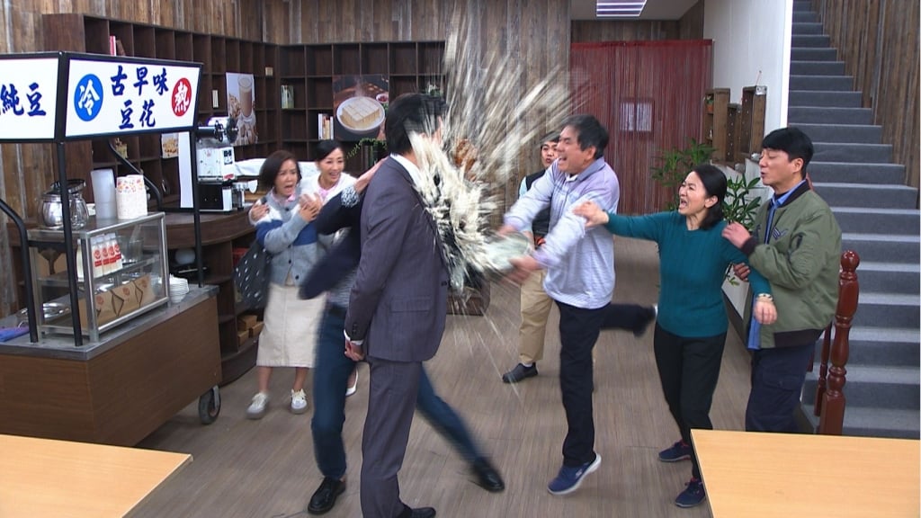 《豆腐媽媽》洪都拉斯「豆渣洗臉」吳皓昇!他不怕報應戲竟笑喊:超舒服