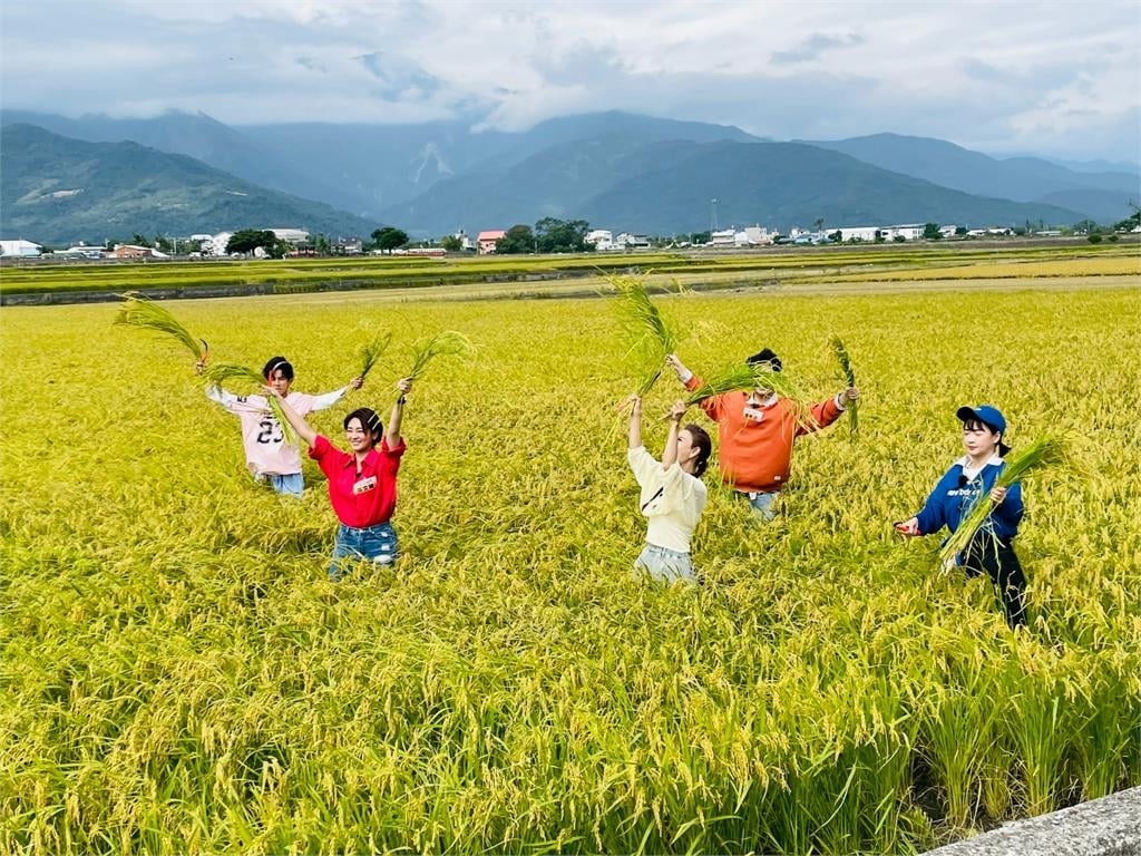 鹿希派文青口白「這節目都用旁白開場嗎?好奇怪喔!」！阿翔說你才奇怪也太不文青