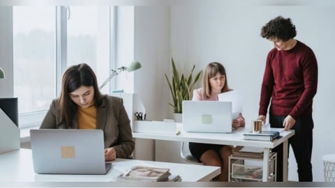 同事上班打混具「1技能」多領5千　他怨不平衡過來人曝現實面：是真的