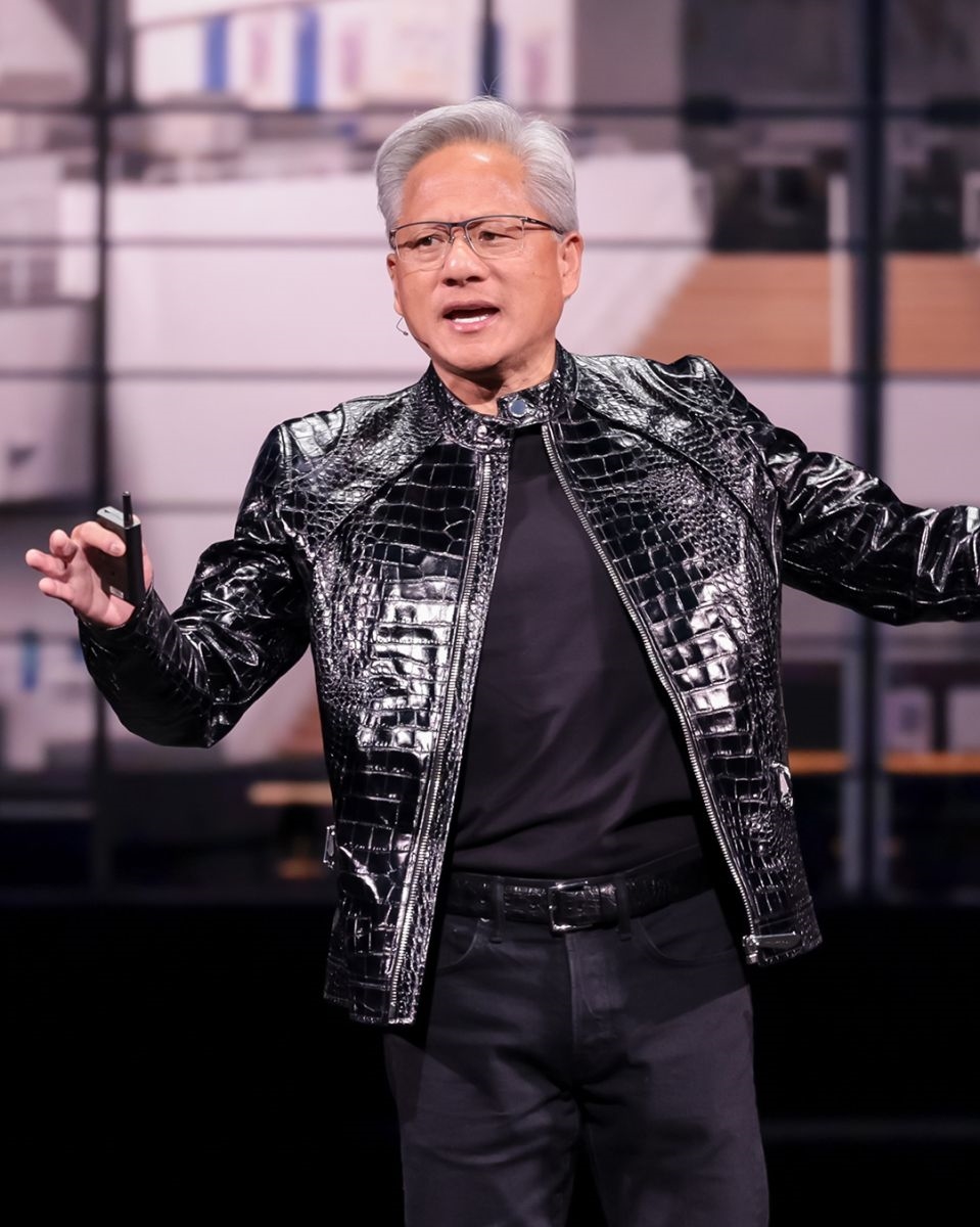 圖／輝達執行長黃仁勳指出，AI時代最重要的核心競爭力是提出好問題。（翻攝臉書）