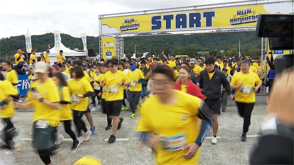 「黃衫軍」路跑熱血登場！　中信啦啦隊熱情加油