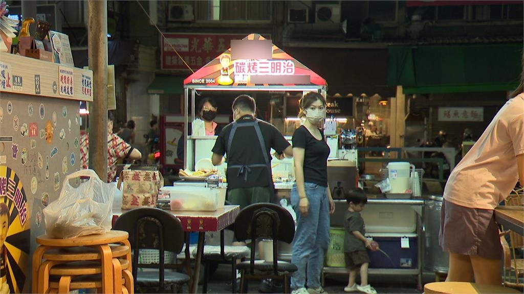 碳烤三明治外脆內軟份量十足 美乃滋也自己調配