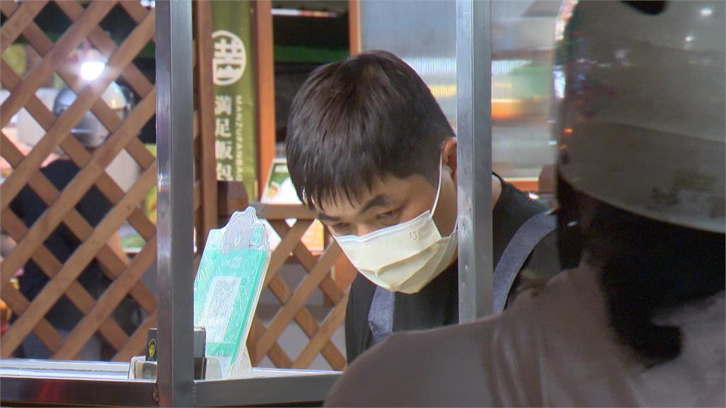 碳烤三明治外脆內軟份量十足 美乃滋也自己調配