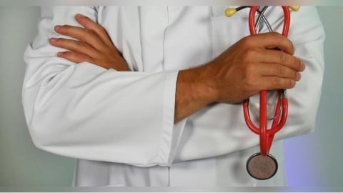 別再敲門、探頭、偷錄音！　醫師列「門診10地雷行為」：互相尊重很重要