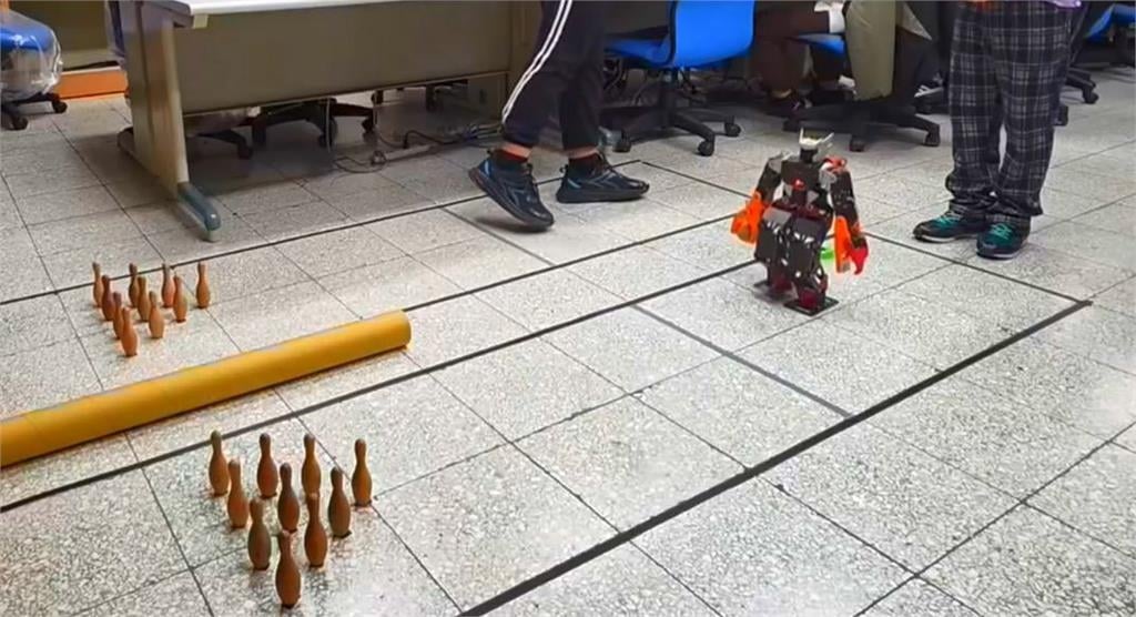 AI人形機器人進校園 瑠公國中辦冬令營培養科技力