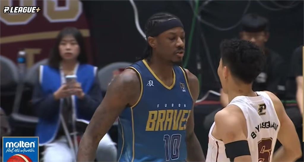 PLG(影)／首節球員就爆衝突!獵鷹仍97:91勝勇士奪2連勝