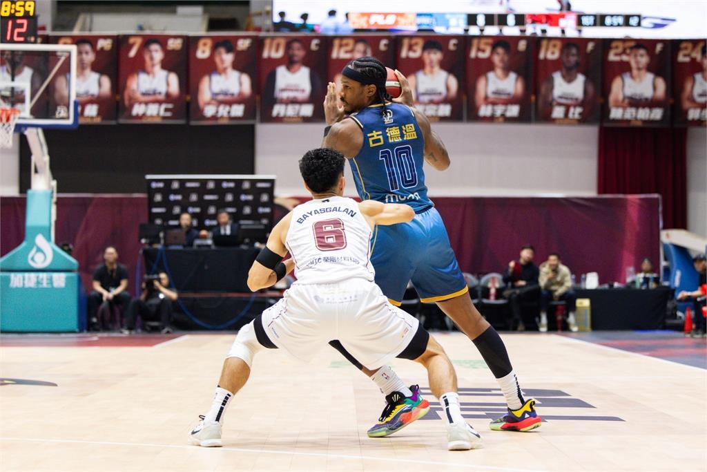 PLG(影)／首節古德溫、白薩就爆發衝突!獵鷹仍97:91勝勇士奪2連勝