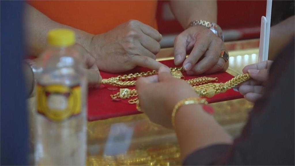 金價飆漲…她一次賣光藏20年金飾　市值「狂翻22倍」爽賺165萬！