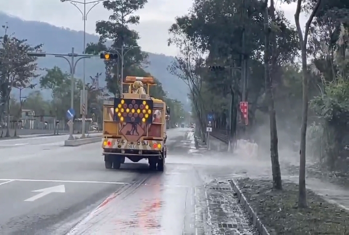 馬太鞍溪疏濬堤防工程！　砂石車進出「揚沙塵」惹議