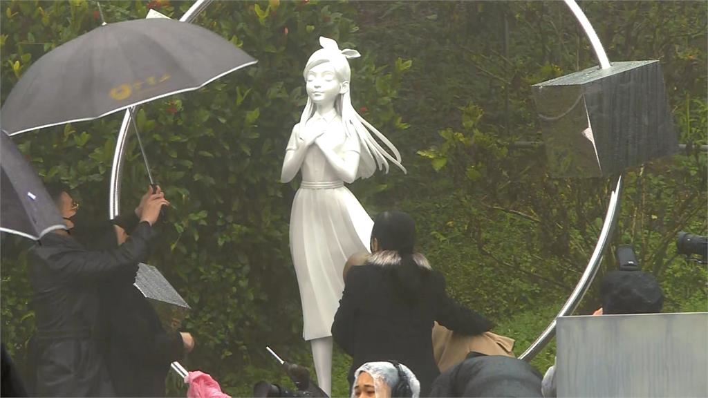 大S紀念雕像揭幕!S媽痛哭相擁具俊曄 始源從日本直奔台灣獻花