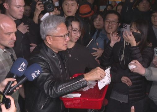 AI　雙雄同框慶功　黃仁勳宴請台積電高層　　曝北市科總部"簽約很簡單"