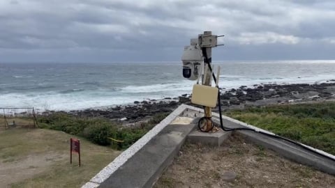 被惡搞! "鏡頭君"畫面突朝地板拍 凶手鞋子全錄下